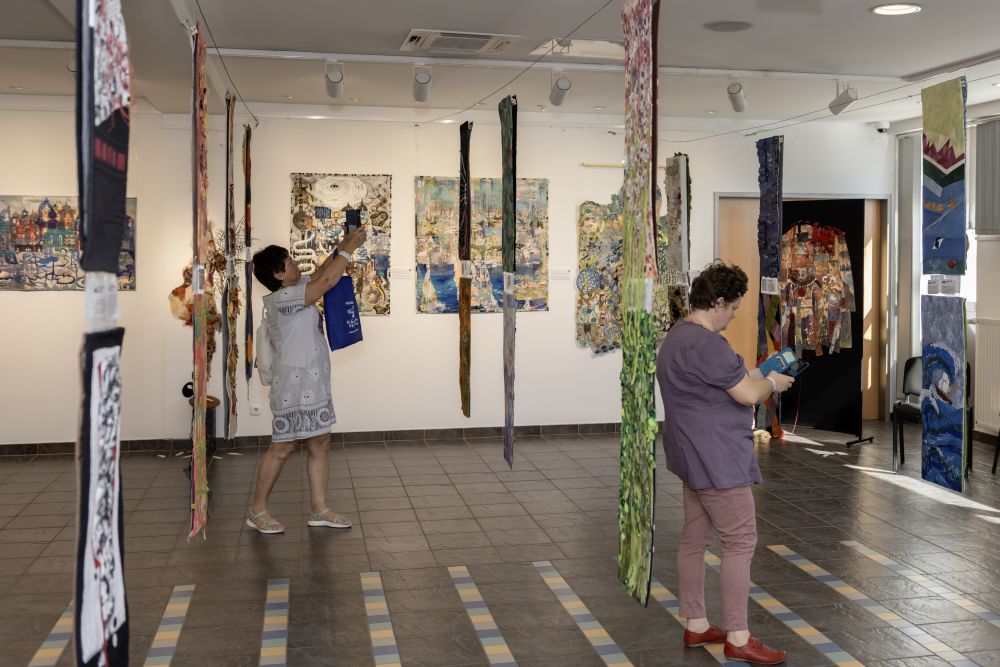 OFF 2025 Kiállítások – 325