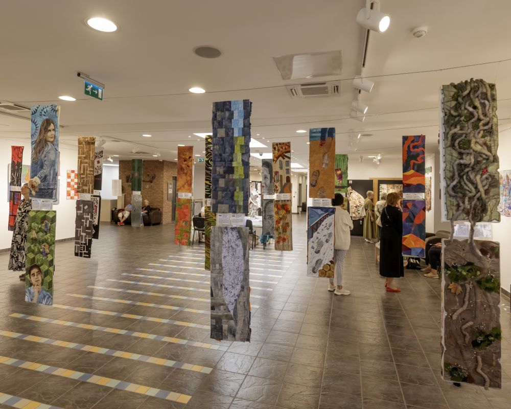 OFF 2025 Kiállítások – 384